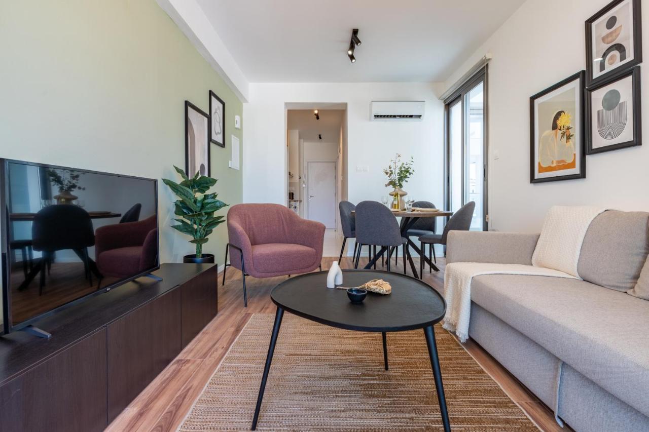 Latte'S Prime 1-Bedroom Apartment In Larnaca Bagian luar foto